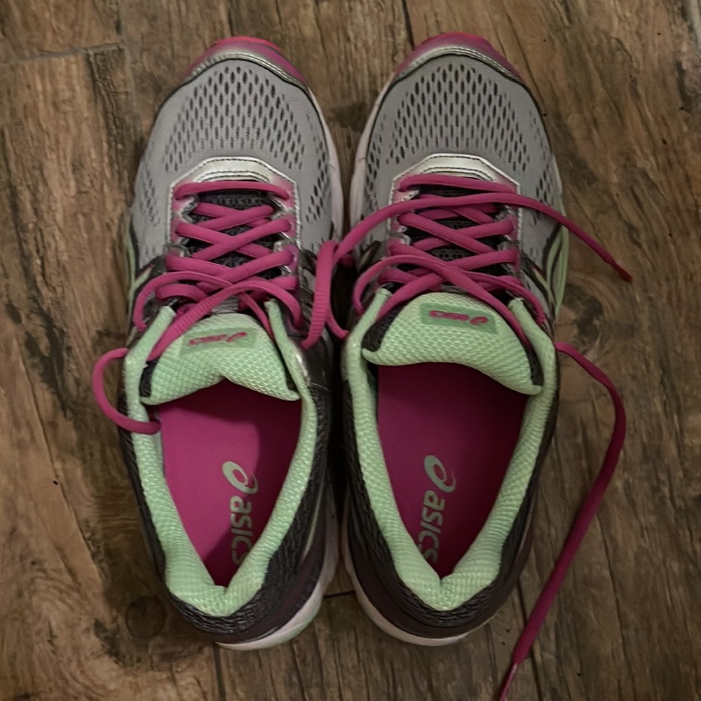 ASICS women’s running shoes - Picture 2 of 8